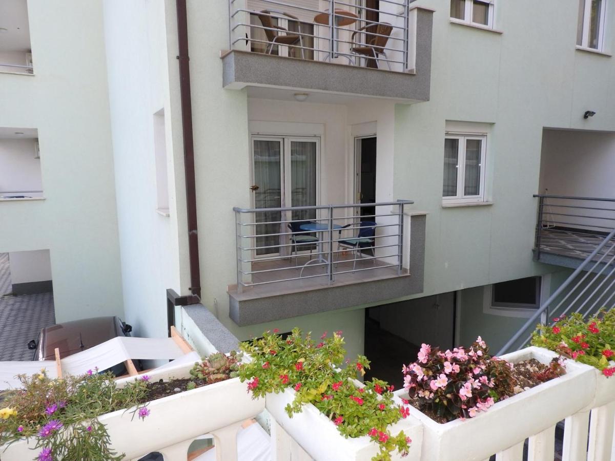 Ruza&Nikolina "1" Apartmani - Baška Voda Esterno foto