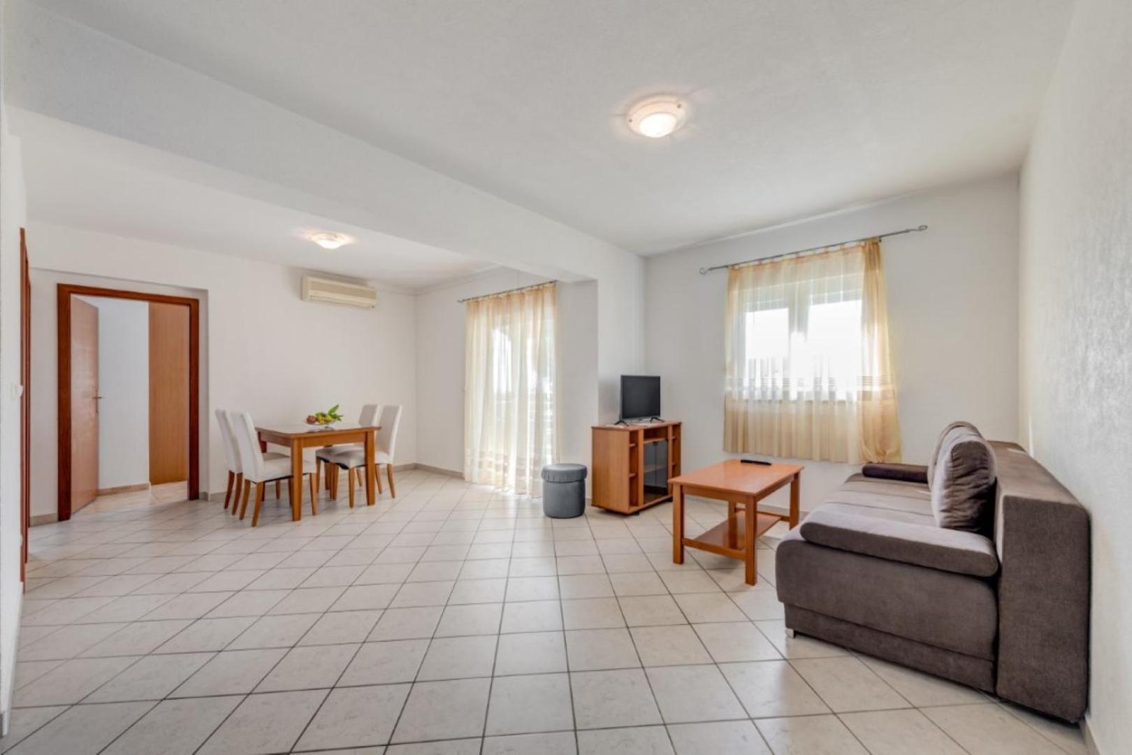 Ruza&Nikolina "1" Apartmani - Baška Voda Esterno foto